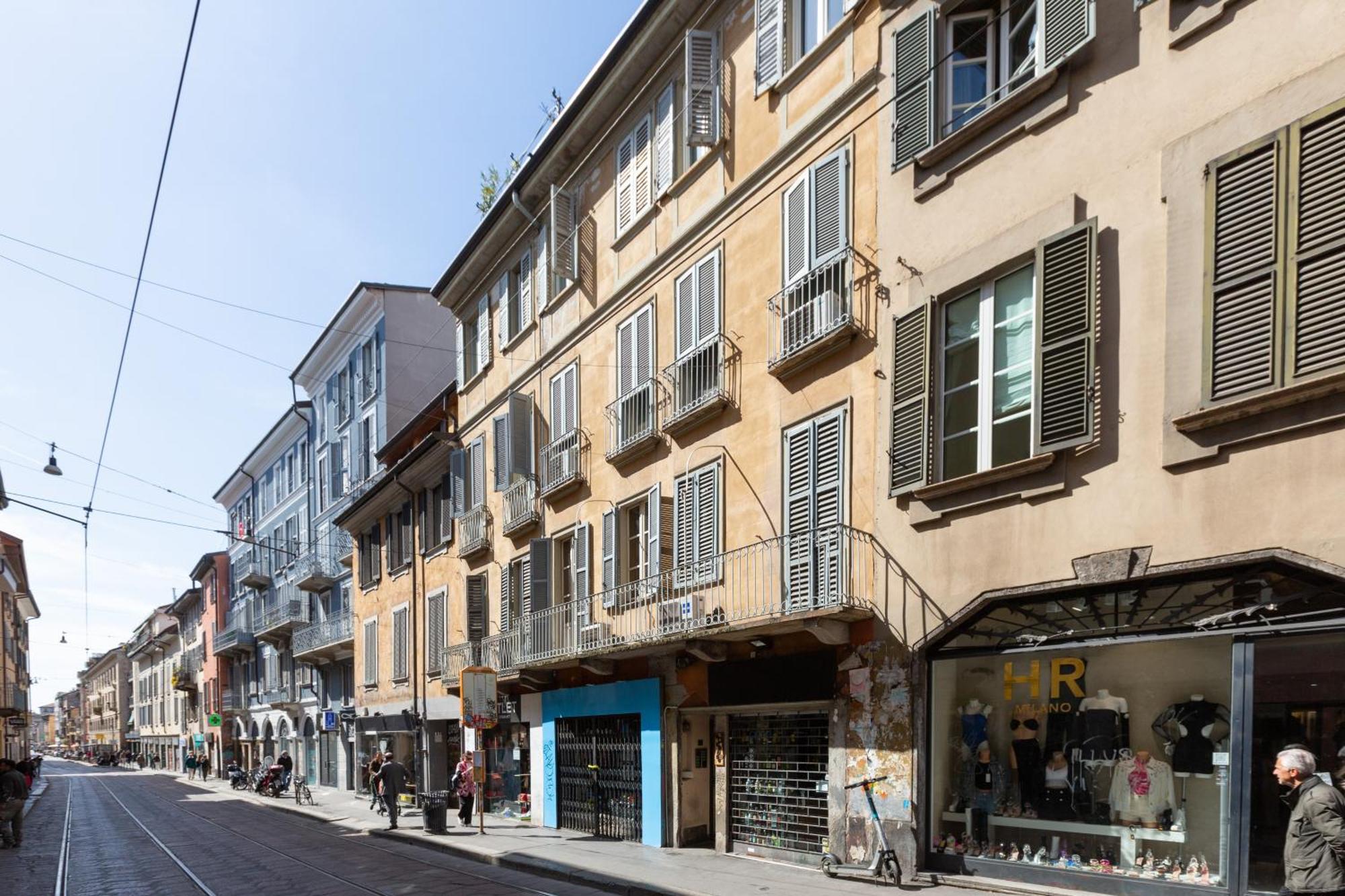 Cosy Two Bedroom Close To Navigli Milano